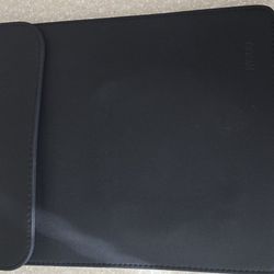 Hyzou laptop sleeve with pouch