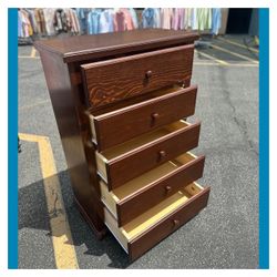 5 drawers dresser/ Five drawers dresser