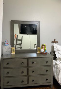 Bunk bed twin over full dresser with mirror