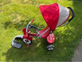 Radio flyer 4-in- 1 with foot rest, UV canopy and snack tray