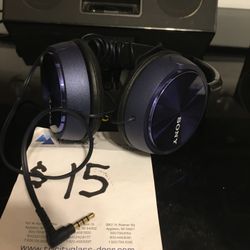 Black Sony Plug In Headphones