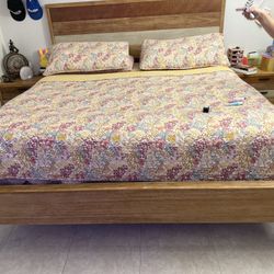 Like New Bedroom Set /in Excellent Condition 