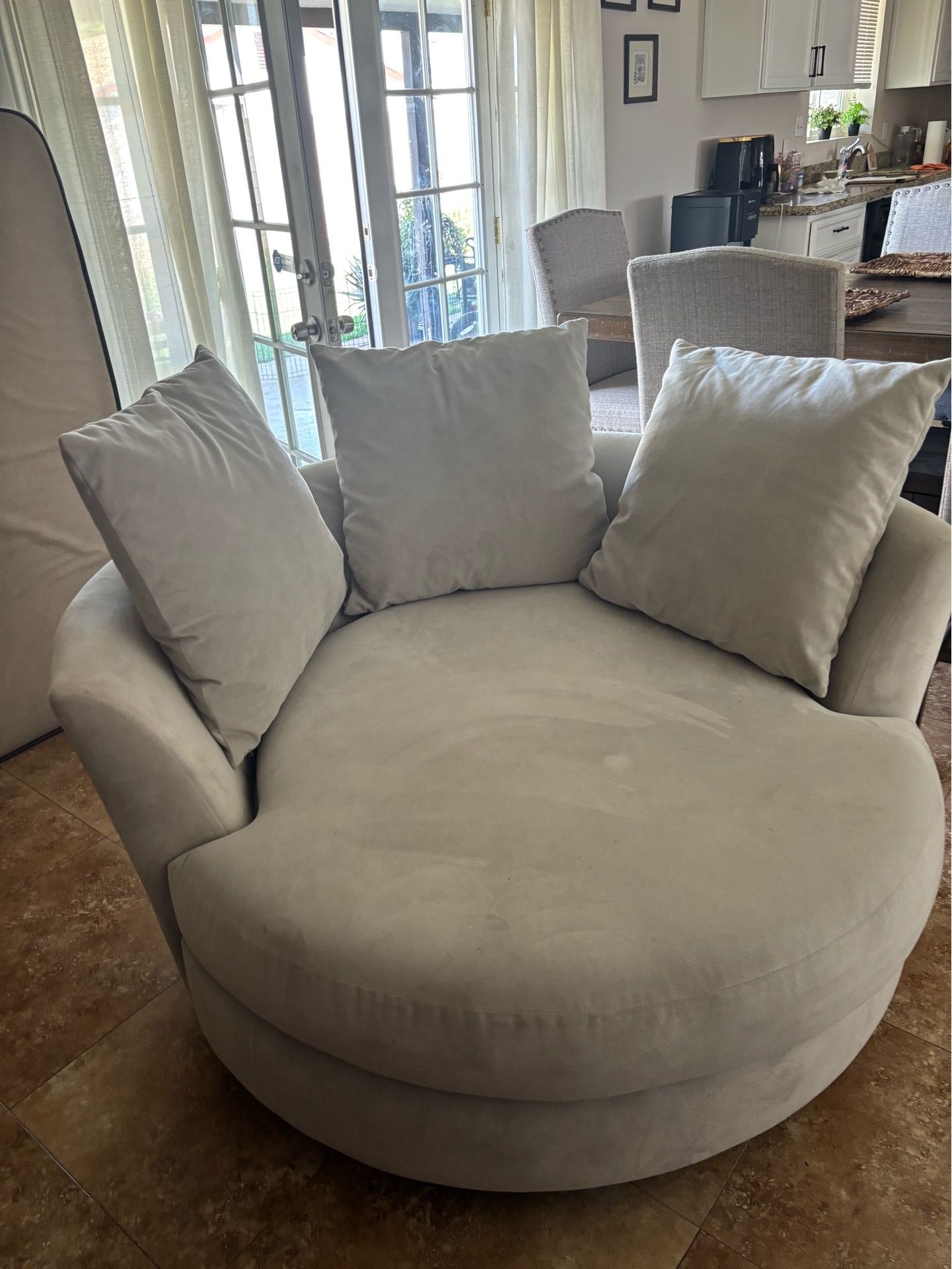 Proud sofa chairs