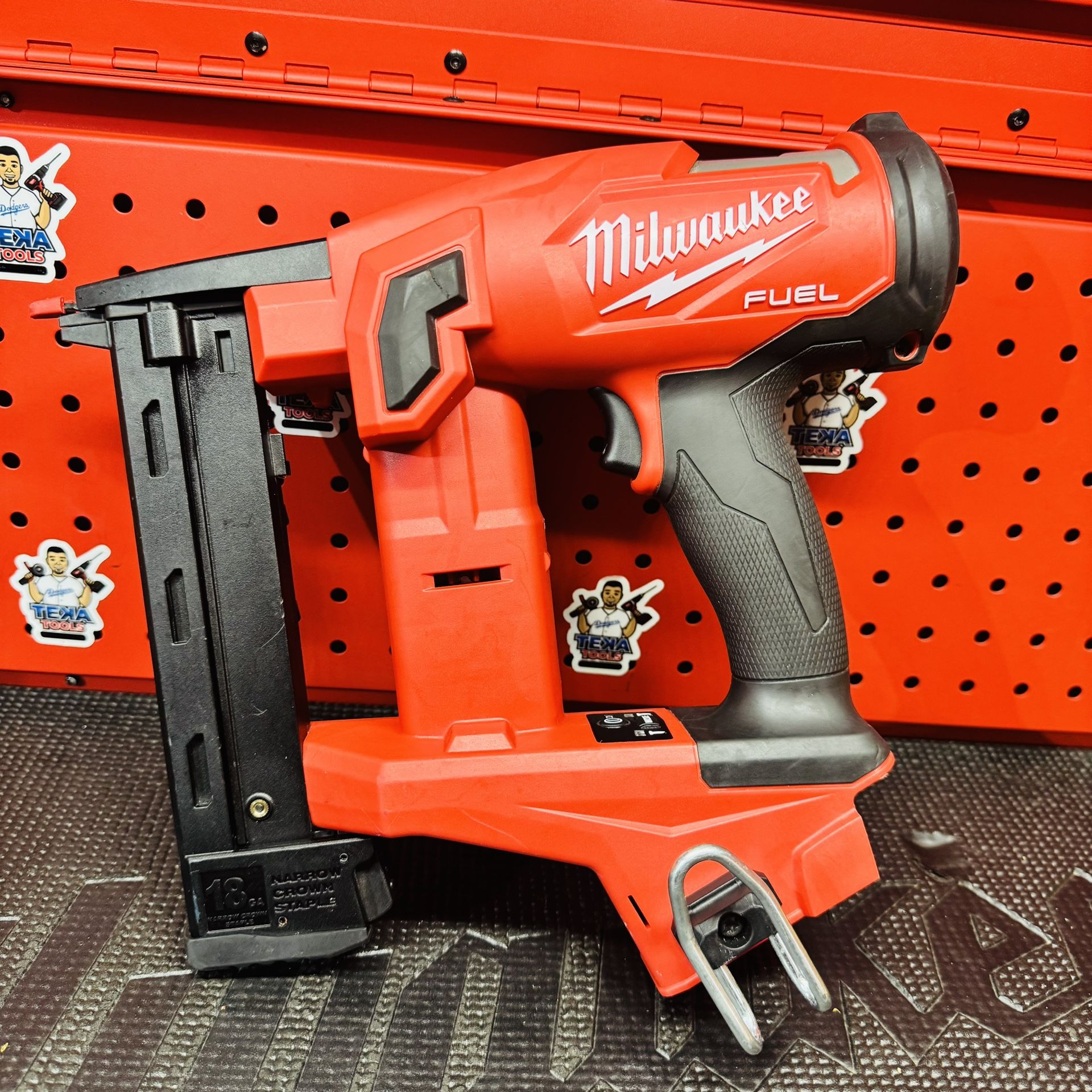 Milwaukee M18 FUEL 18-Volt Lithium-Ion Brushless Cordless 18-Gauge 1/4 in. Narrow Crown Stapler (Tool-Only)