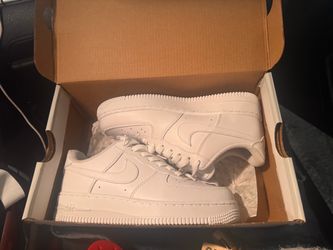 Nike Air Force’s size 6.5