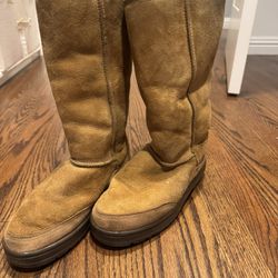 Ugg Tall women’s boots Size 5