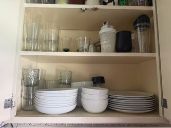 Set of dishes white comes with cups and glasses