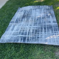 Area Rugs 5ft X7ft I Also Have A Bigger One 100 For Both