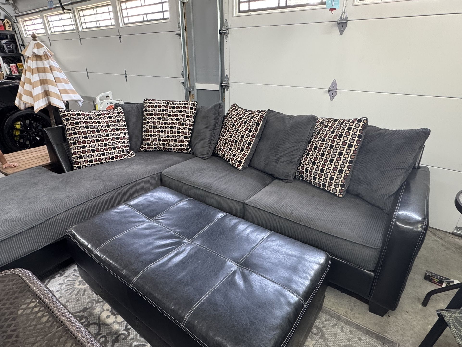 Sectional Couch With Ottoman And Pillows 