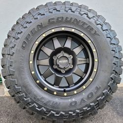 17" Method MR301 w/ 34" Toyo Open Country M/T tires