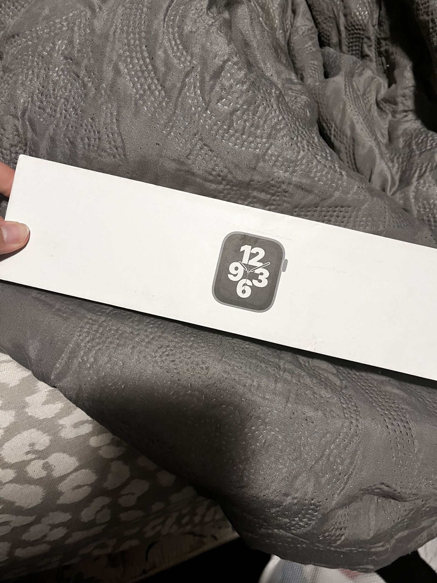 Apple Watch SE (GPS + Cellular) Aluminum 