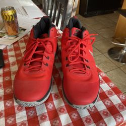 Nike Air Versatile Size 12