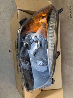 RAV4 head light for the right side fits 2006 to 2009