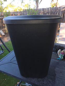 Sterilite 11.9gal lift top
