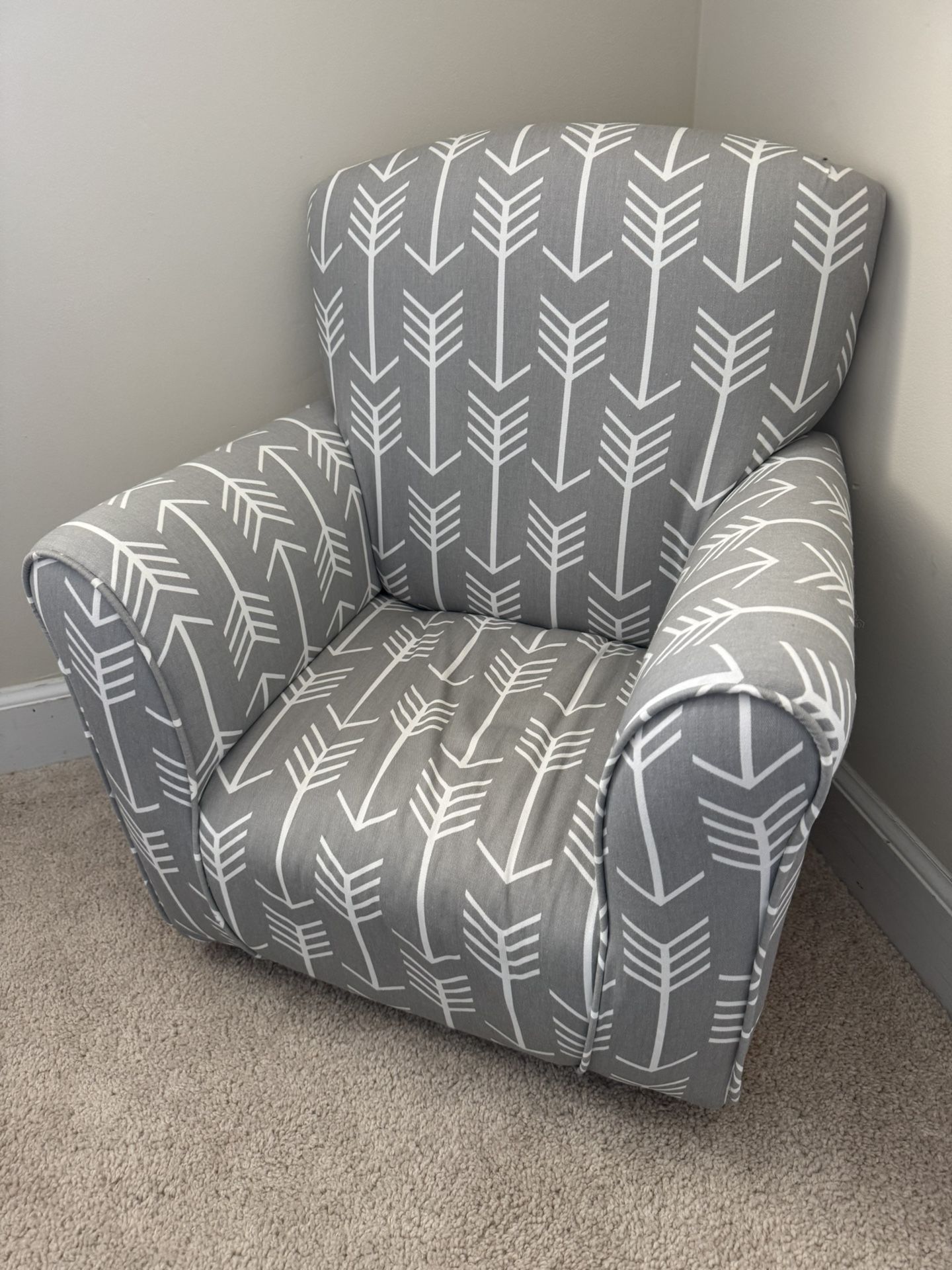 TODDLER SIZED Gray Arrow Pattern Armchair