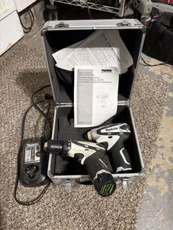 Makita cordless drill set with  battery, charger and case