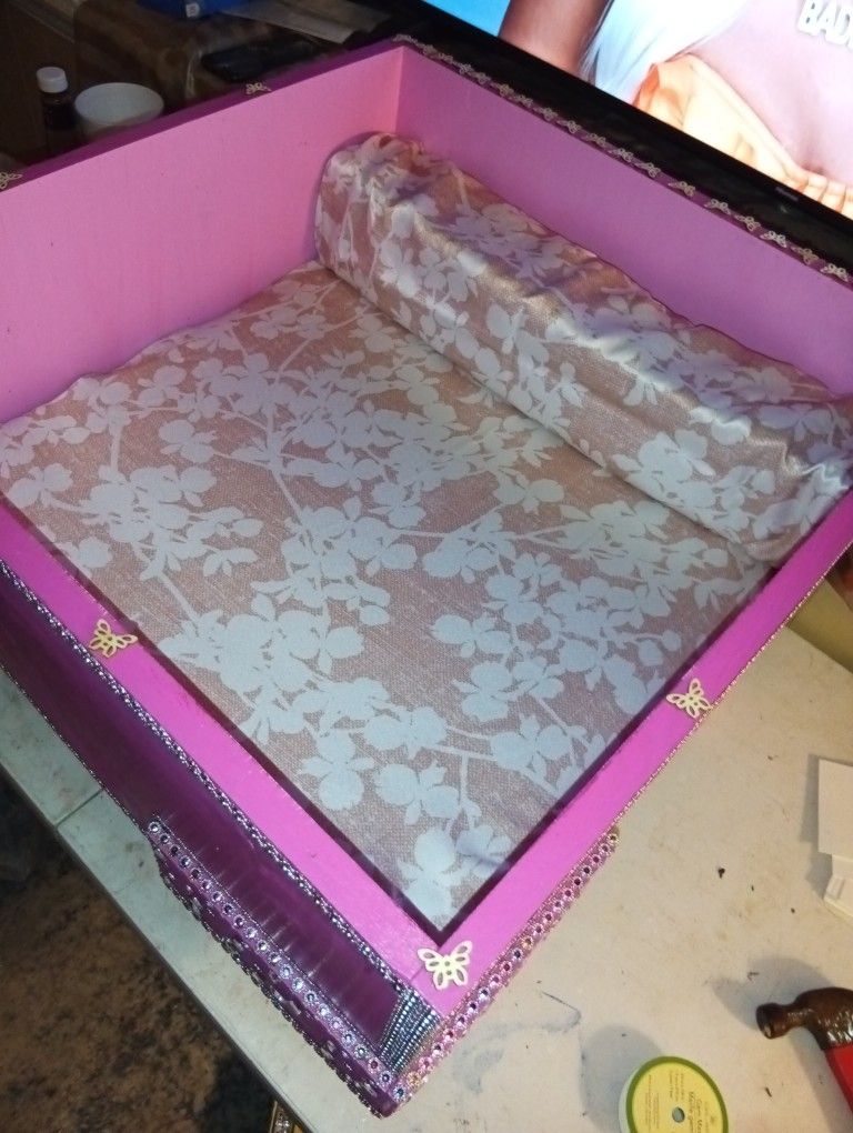 Bling Bling Custom Whelping-Dog Bed/End Table