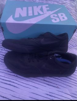 Nikes Size 9 