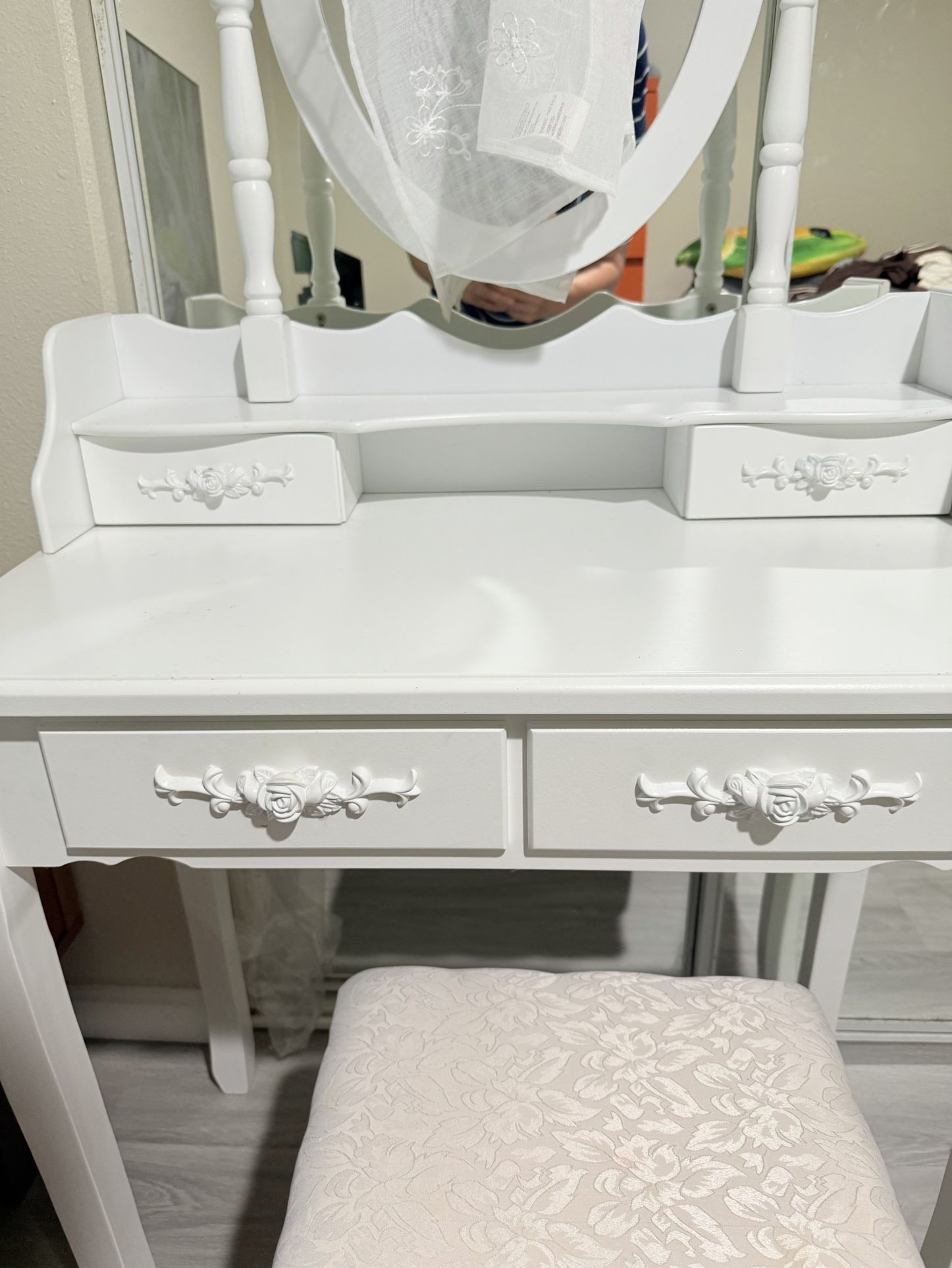 Makeup Vanity Desk Mirror With Chair