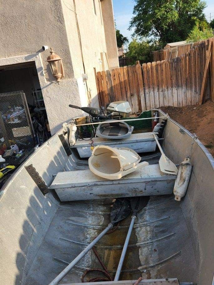 Aluminum fishing boat