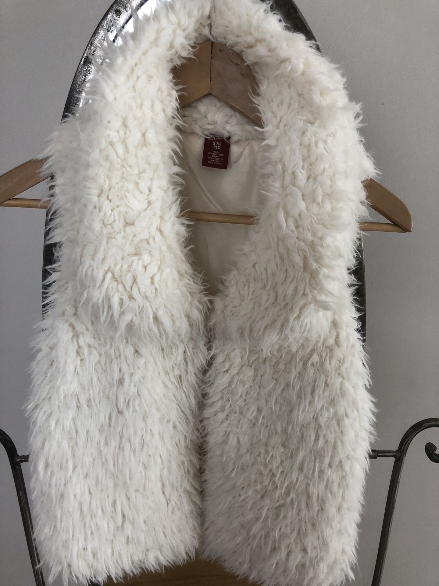 Girls Faux Fur Ivory Vest Size 7/8 Like New!