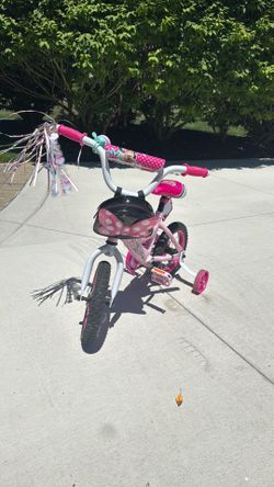 Little girl Minnie Mouse bike
