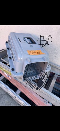 Excellent condition, pet carriers and crate