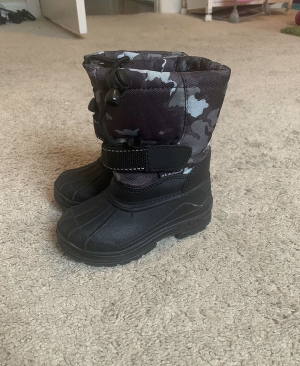 Snow boots size 6c
