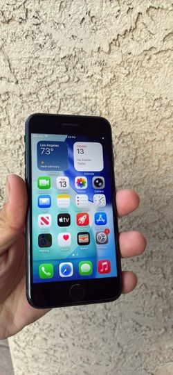 iPhone SE3. Like New And Unlocked!