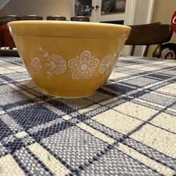 Vintage  Pyrex  Butterfly  Gold # 401 Mixing Bowl 