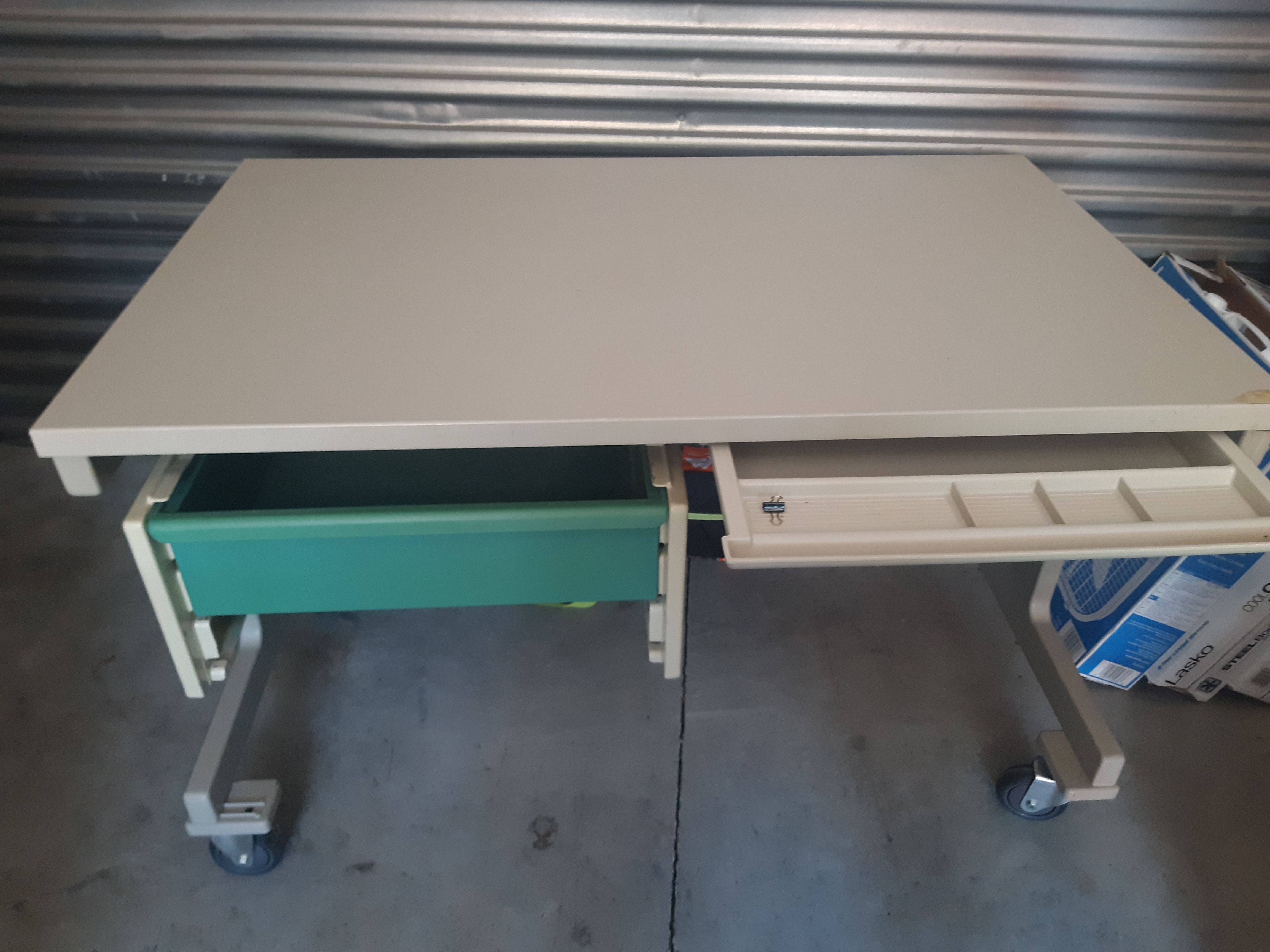 METAL INDUSTRIAL LAB COMPUTER OFFICE DESK ON WHEELS/CASTERS AND ERGONOMIC CHAIR