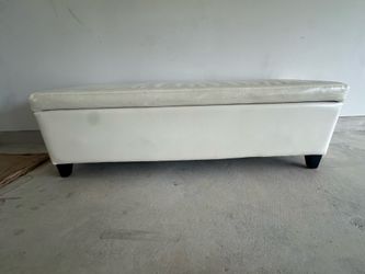 Bench (bedroom)