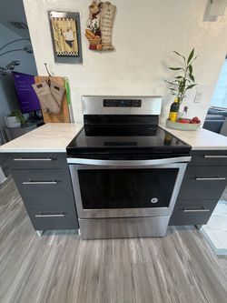 Whirlpool stainless Stove Oven everything works great only a couple years old