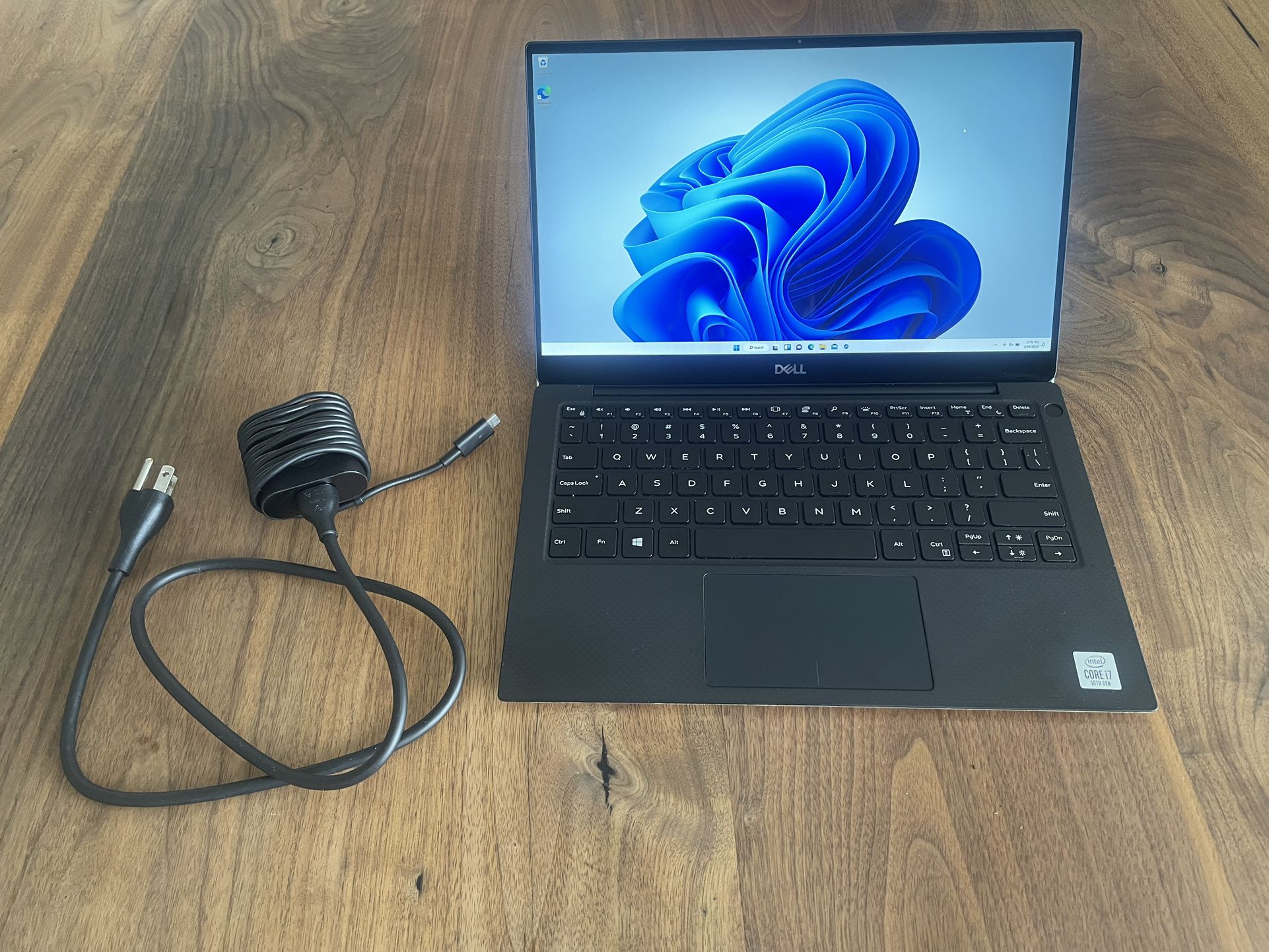 Dell XPS 13” Laptop (10th Gen i7, 4K Touchscreen, 16GB RAM, 512GB SSD, Win11) in Great Condition!!