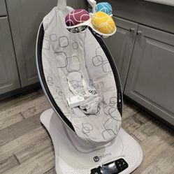 *******BRAND NEW CONDITION 4MOMS MAMAROO SWING*******