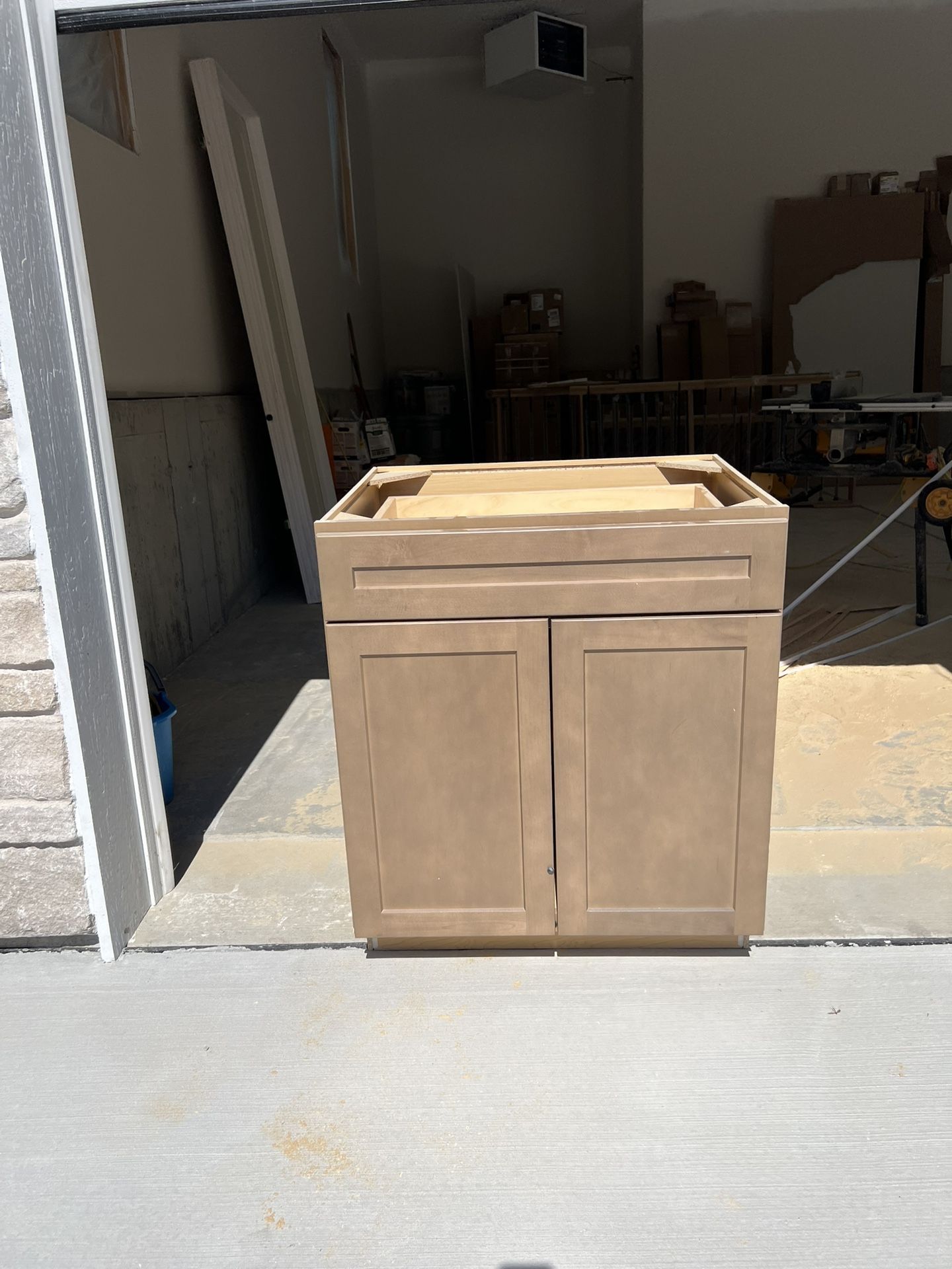 30” Aristokraft Winstead Maple Quill Cabinet