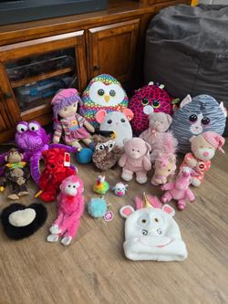 LOTS OF STUFFED ANIMALS
