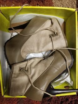 Wom. Heels