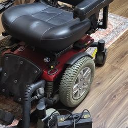 Quatrum Edge 6 Power Chair And Lift