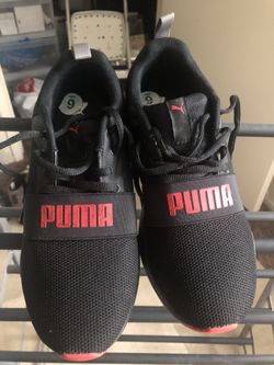 Puma Shoes ( Size 6 big Kids)