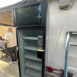 Brand New - Vending Machine - With Card Reader And Weighted ai