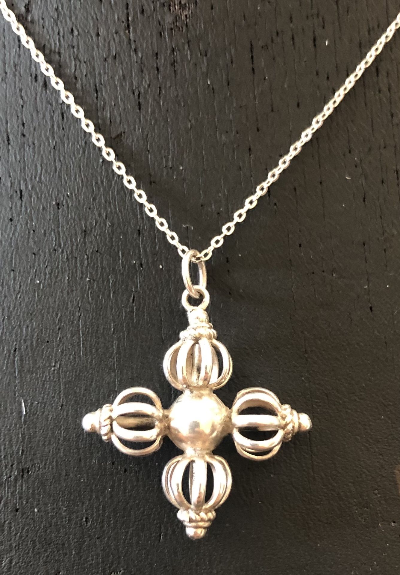 Beautiful Vintage Sterling Silver Pendant On 20” Sterling Chain Necklace