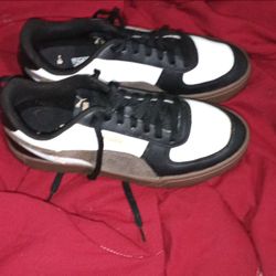 Mens puma's size 10