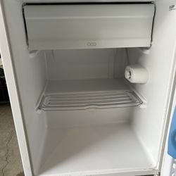 Whirlpool 2.7 Cubic Foot Frig/freezer