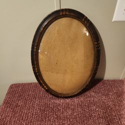 Antique oval "bubble glass" picture frame