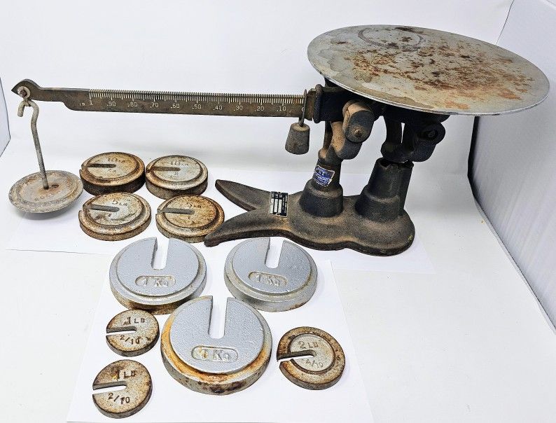 Vintage Rusty Fairbanks Morse & Co 557 Weight Scale w/ Weights