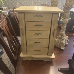 Wooden Jewelry Box/ Caja Para Joyerías De Madera