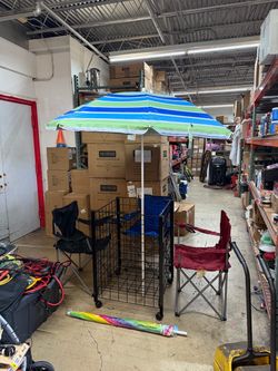 3 Folding Camping Chairs + Colorful Beach Umbrella ā Combo Deal