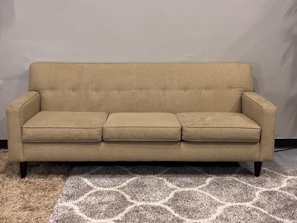 🤎 Mid-Century Modern Sofa – USA Made | Clean & Stylish
MaxHome “Better By Design”