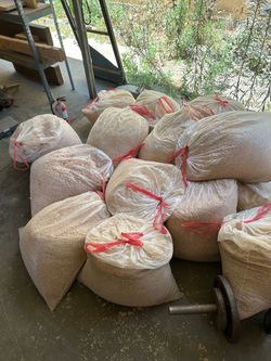 Premium Hemlock/Fir Wood Shavings – Clean, Dry, Dust-Reduced – Chicken Coops, Animal Bedding, Compost & Mulch